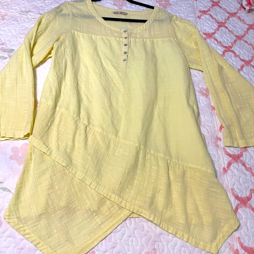 COPY - Ladies Soft Surroundings Lng Tunic Top yellow in used good condition.